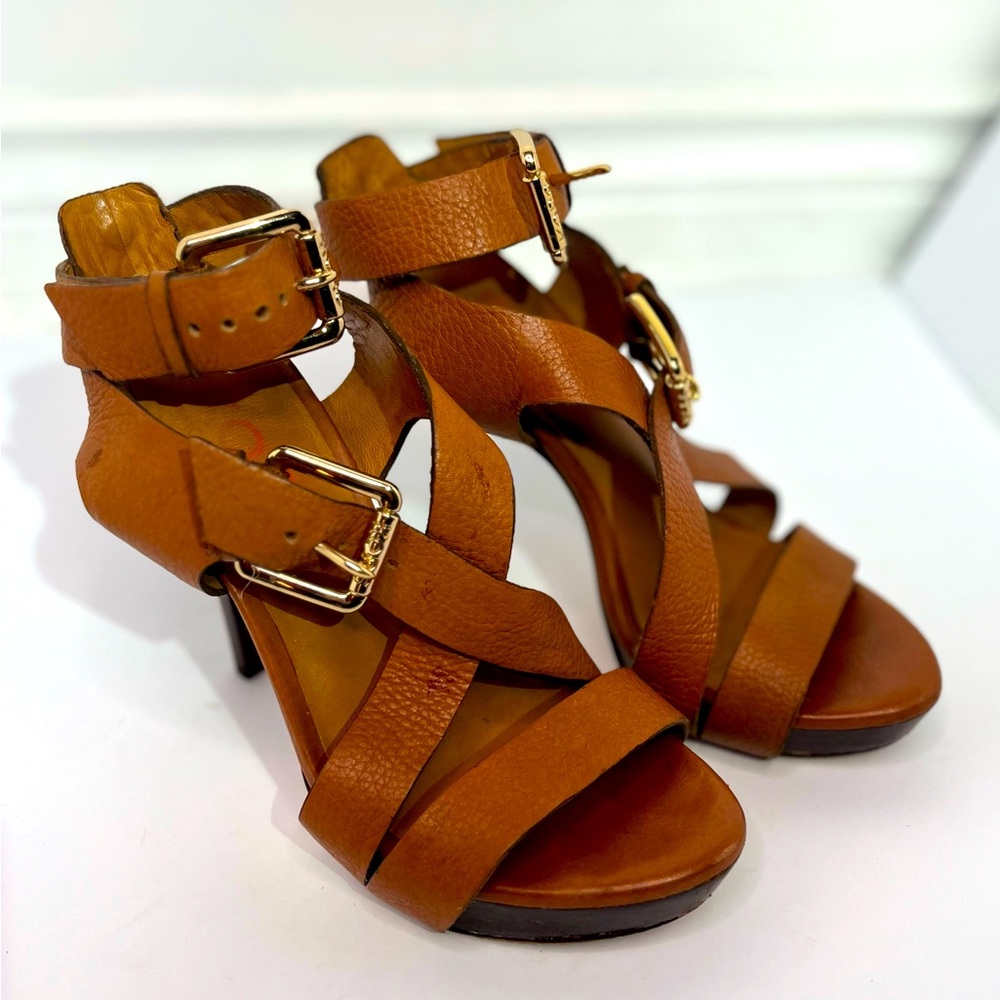 Michel Kors size 6.5 tan a few scuffs shown in pics, in fair pre-loved condition